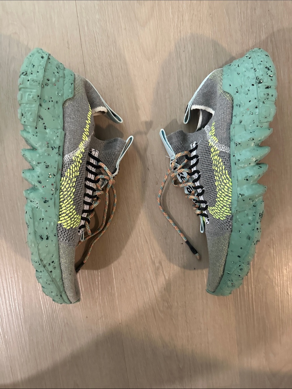 Nike Men's Green and Gray Athletic Sneakers